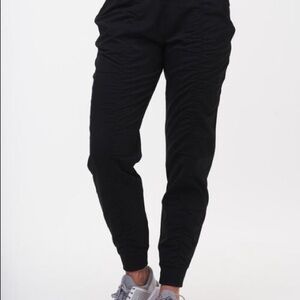 Apana Athletic Joggers Cropped Black Drawstring Zippered Pockets